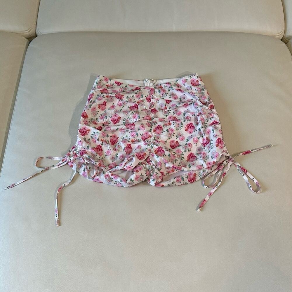 Tiger Mist Floral Ruched Shorts - Picture 6 of 7
